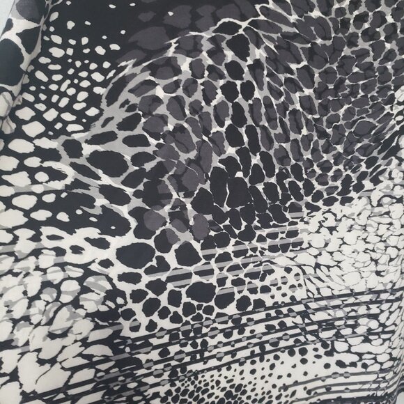 LuLaRoe Maxi Skirt Black White 2XL Plus Size Animal Print Stretch Long Comfy - Picture 2 of 8